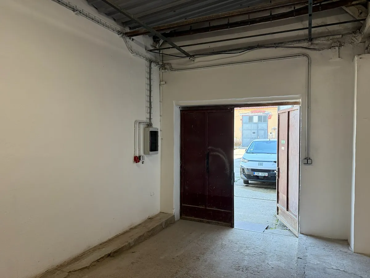 Pronájem skladového prostoru 185 m²